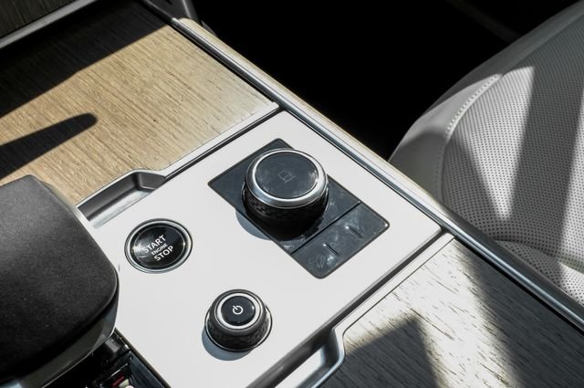 New 2027 Varesine Blue Land Rover SE image 30