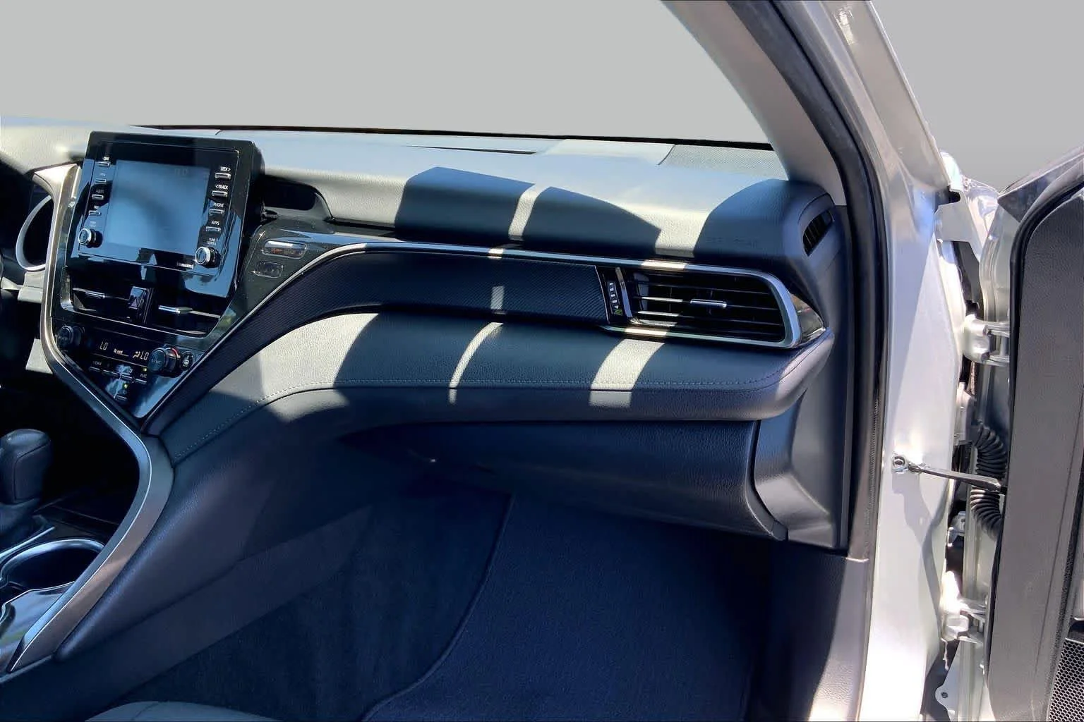 Used 2022 Celestial Silver Metallic Toyota LE image 17