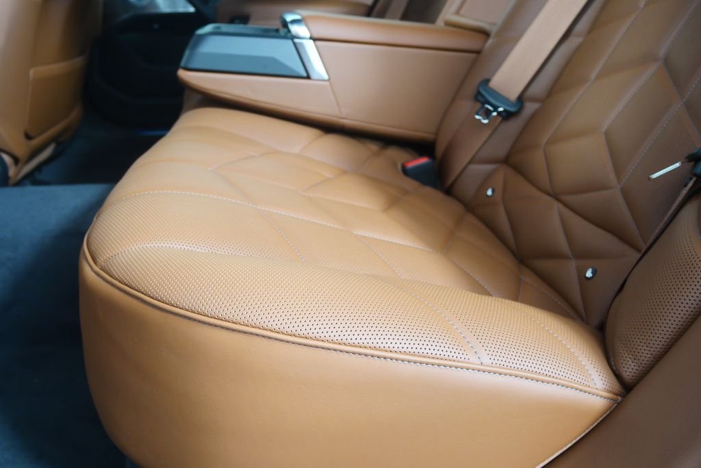 New 2026 Mineral White Metallic BMW 750e xDrive image 14