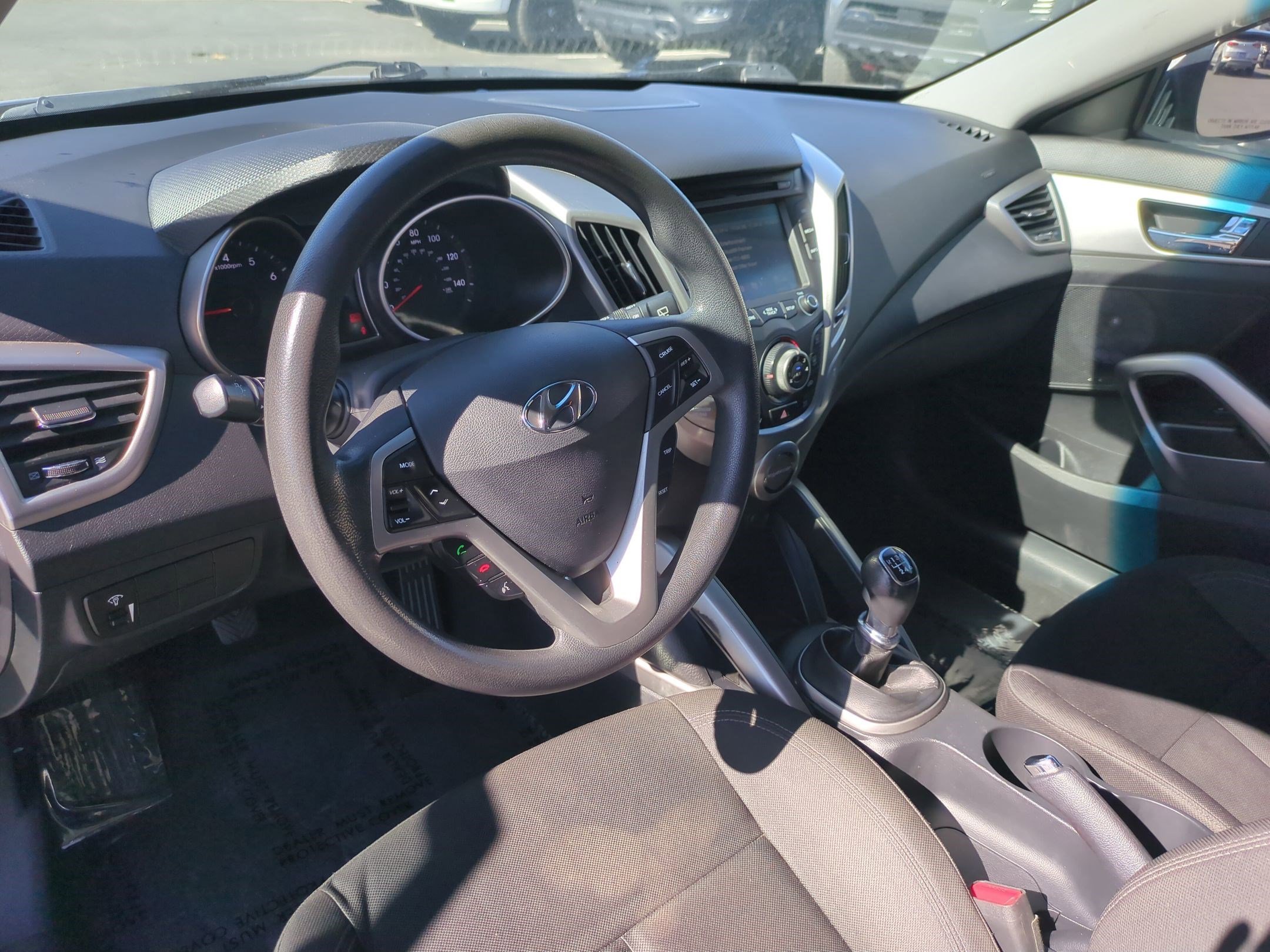 2014 Hyundai Veloster Base - Photo 14