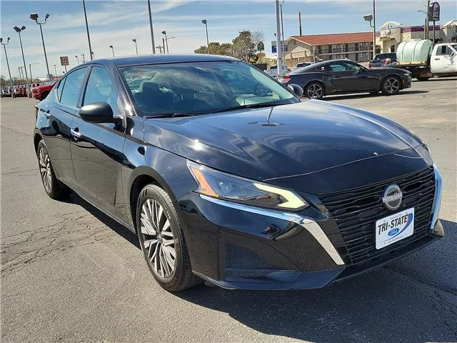 Used 2025 Super Black Nissan SV image 5