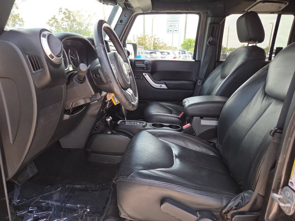 Used 2017 Granite Crystal Metallic Clearcoat Jeep Sahara image 29
