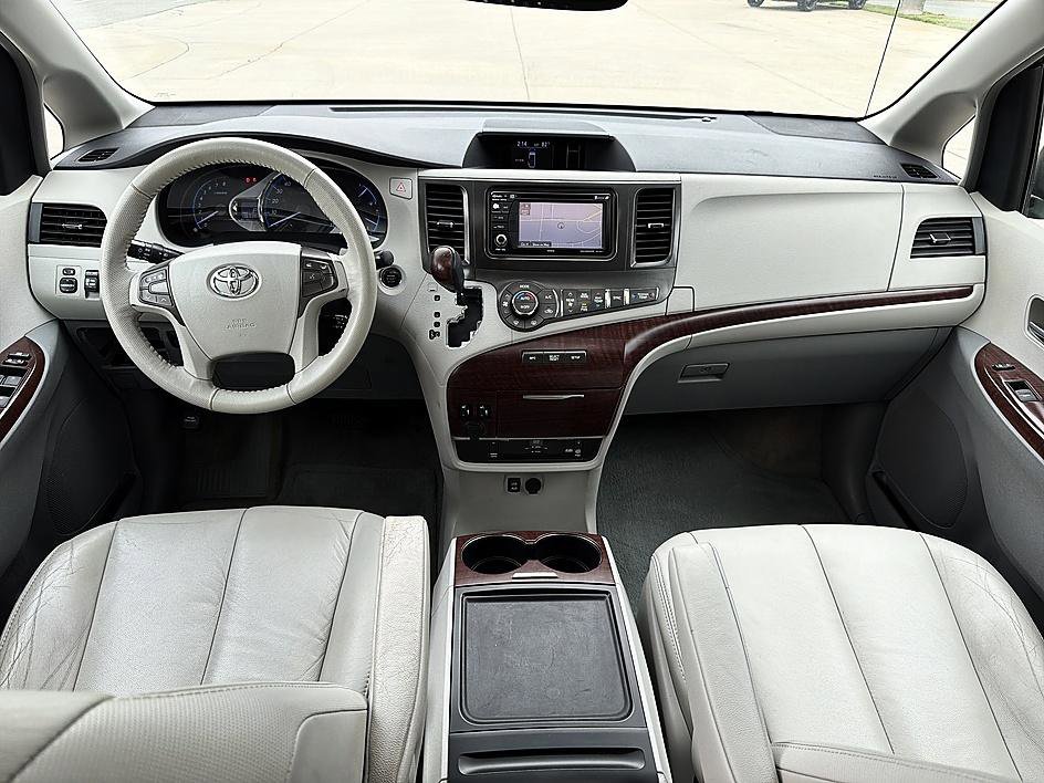 Used 2013 Silver Sky Metallic Toyota XLE image 18