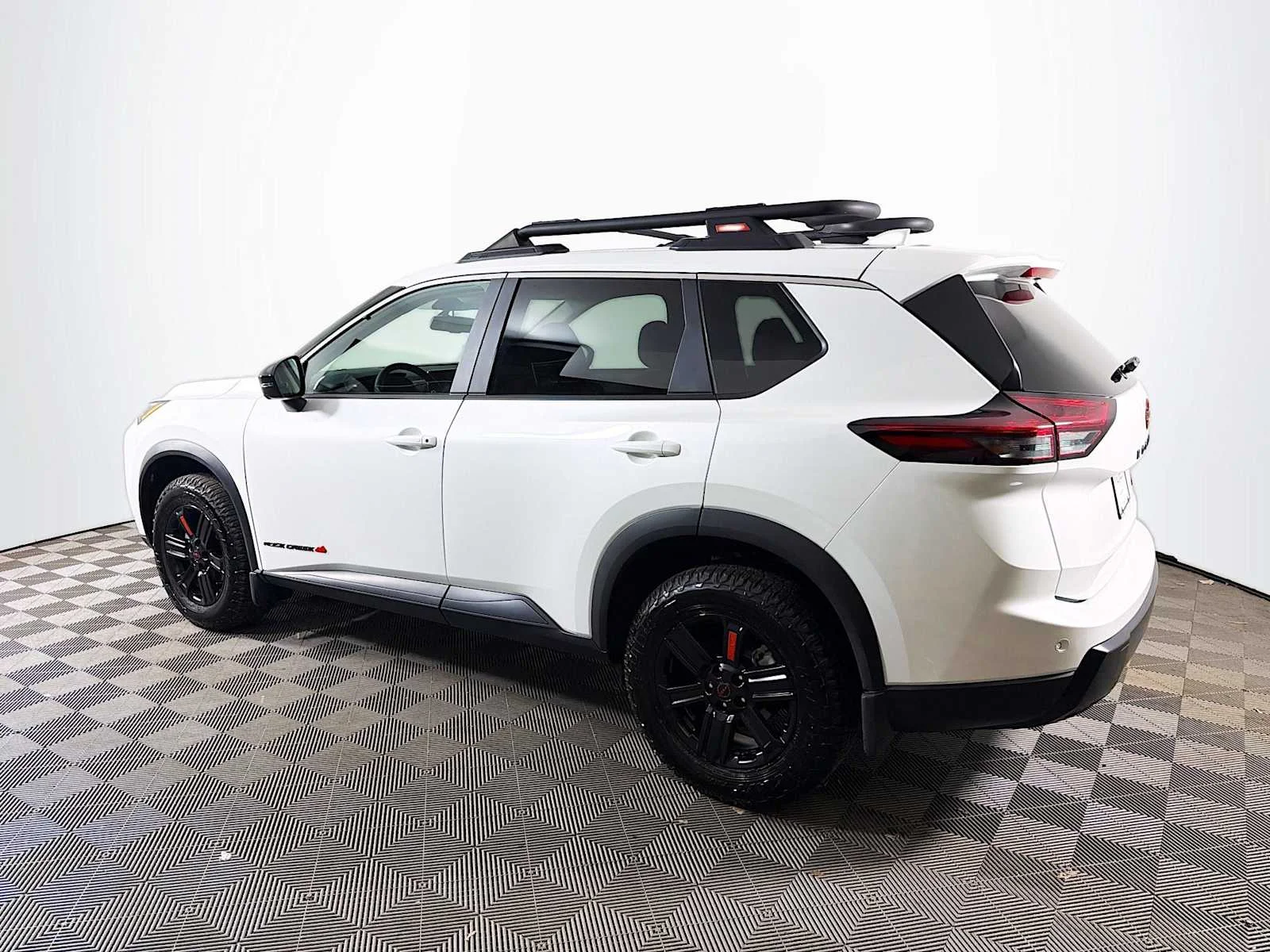 Certified Used 2025 Everest White Pearl Nissan Rock Creek image 6