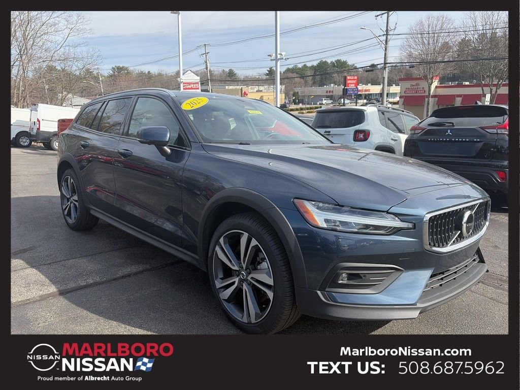 2025 Volvo V60 Cross Country
