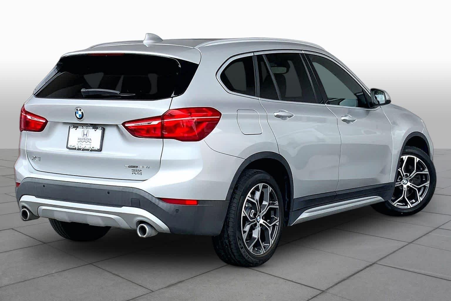Used 2021 Glacier Silver Metallic BMW sDrive28i image 13