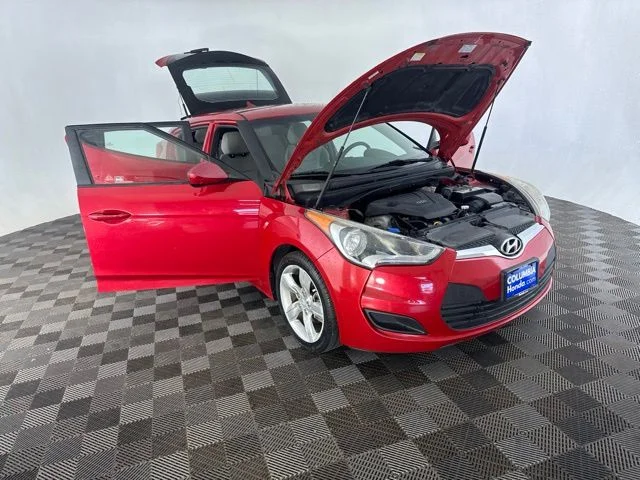Used 2014 Red Hyundai Base image 15