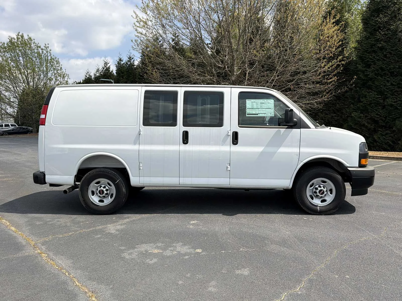 2025 GMC Savana Cargo Work Van - Photo 7