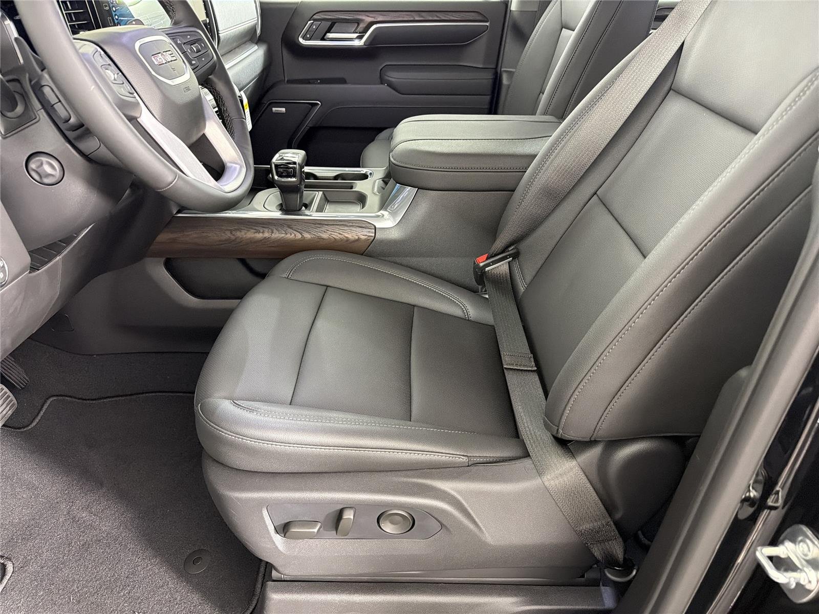 2026 GMC Sierra 1500 SLT - Photo 7