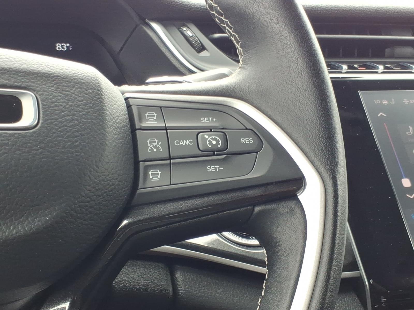 Used 2022 Diamond Black Crystal Pearlcoat Jeep Laredo image 27