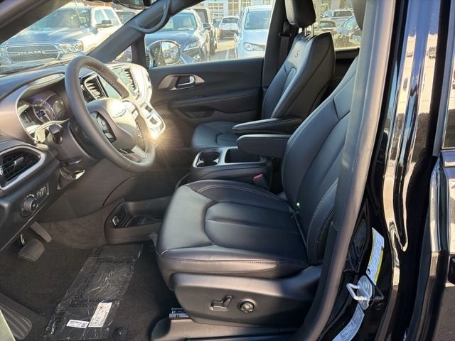 2026 Chrysler Pacifica Select - Photo 8