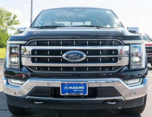 Used 2023  Ford Lariat image 3