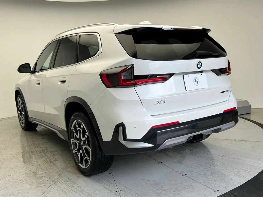 New 2026 Mineral White Metallic BMW xDrive28i image 4