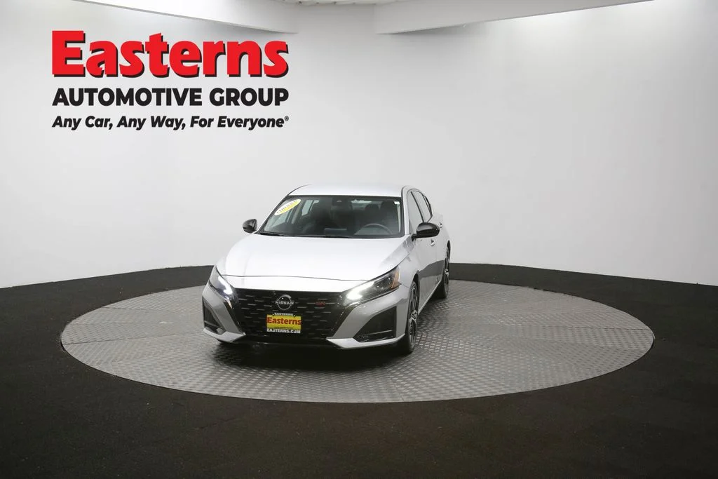 Used 2024 Silver Nissan 2.5 SR image 52