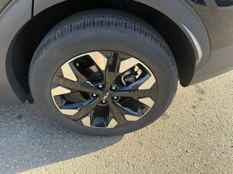 Used 2024 Black Kia X-Line image 15