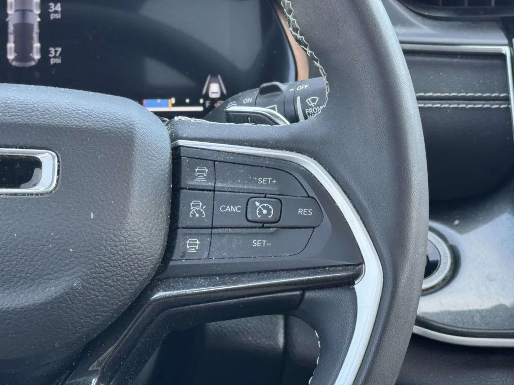 Used 2023 Black Jeep Altitude X image 21