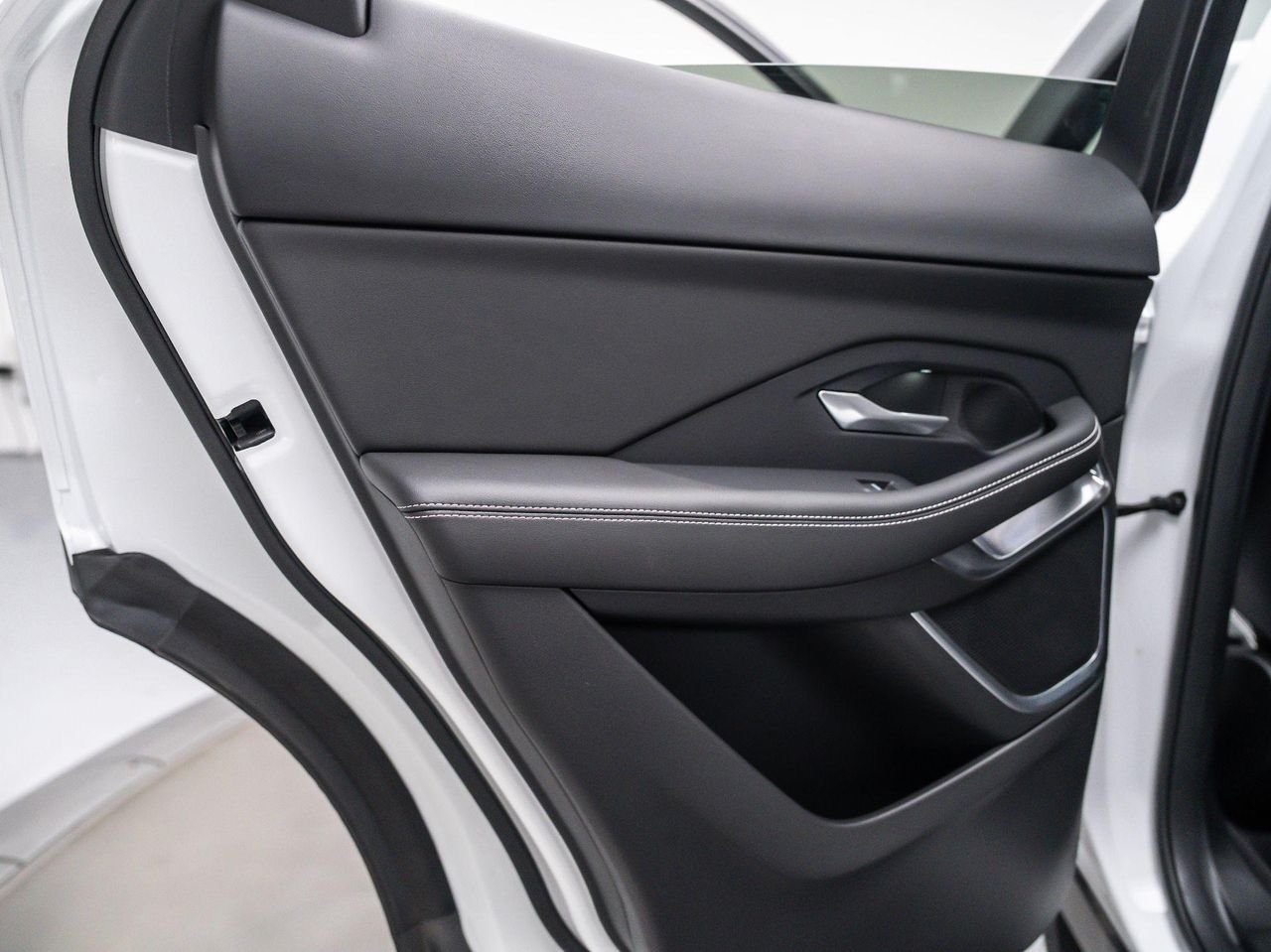2024 Jaguar E-Pace R-DYNAMIC SE - Photo 25