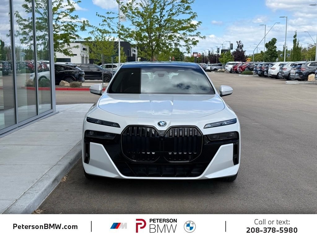 Used 2025 Mineral White Metallic BMW xDrive60 image 8