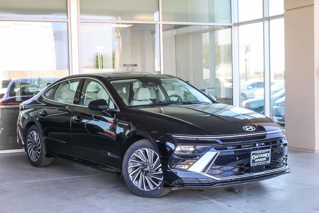 New 2025 Black Hyundai Limited image 2