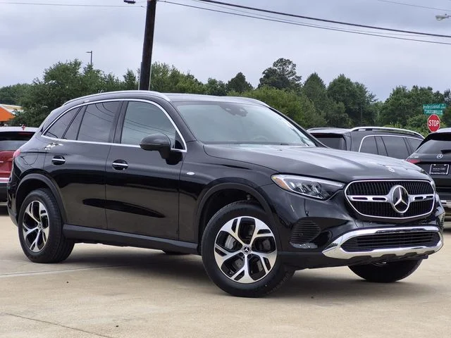 2025 Mercedes-Benz GLC