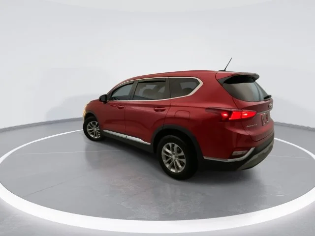 Used 2020 Red Hyundai SE image 4
