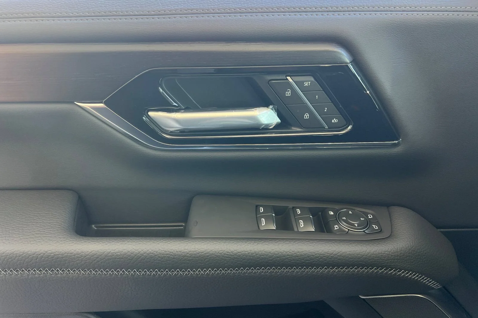 2026 GMC Yukon XL Denali - Photo 8