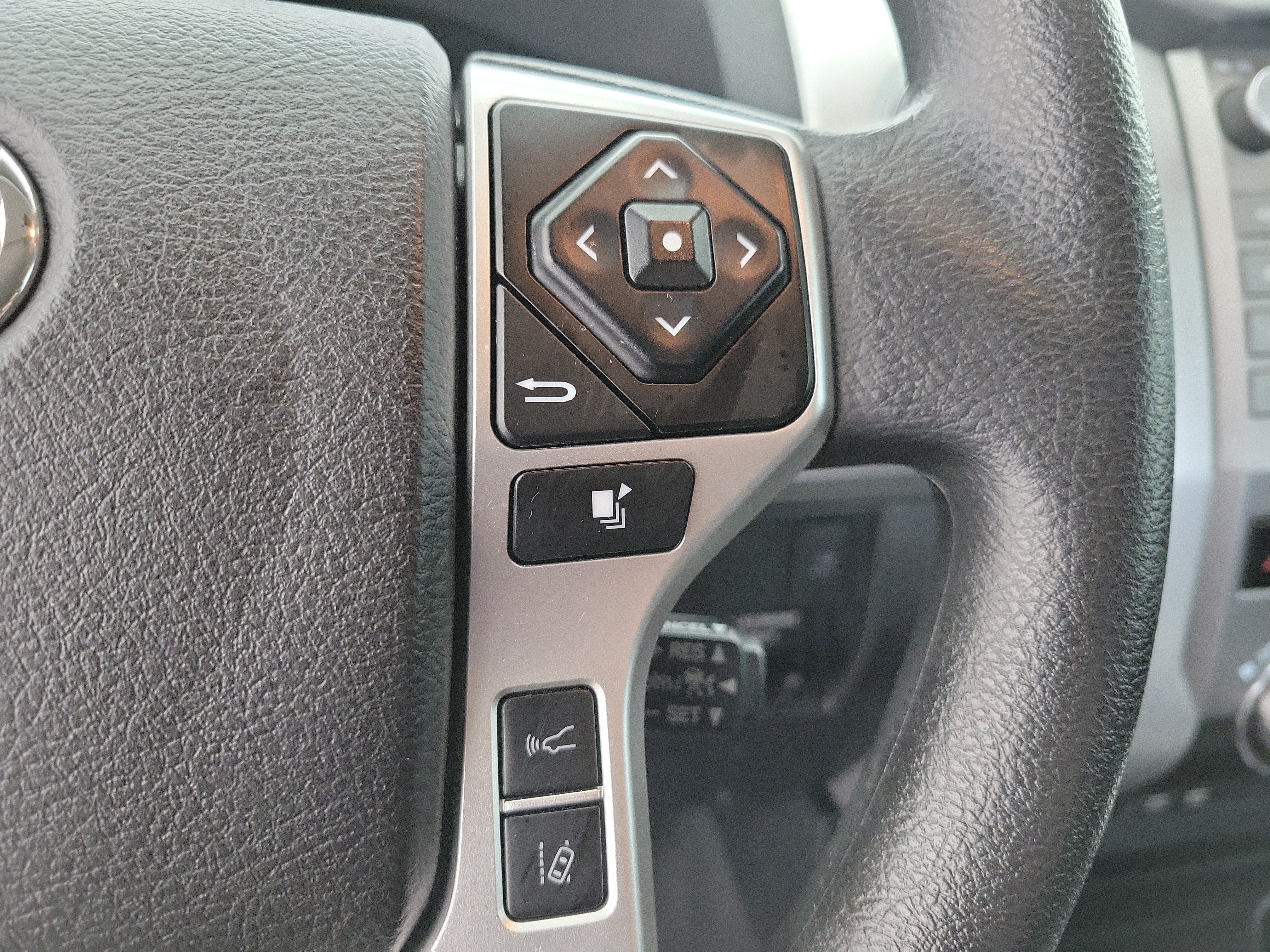 Used 2021 Cement Toyota SR5 image 22