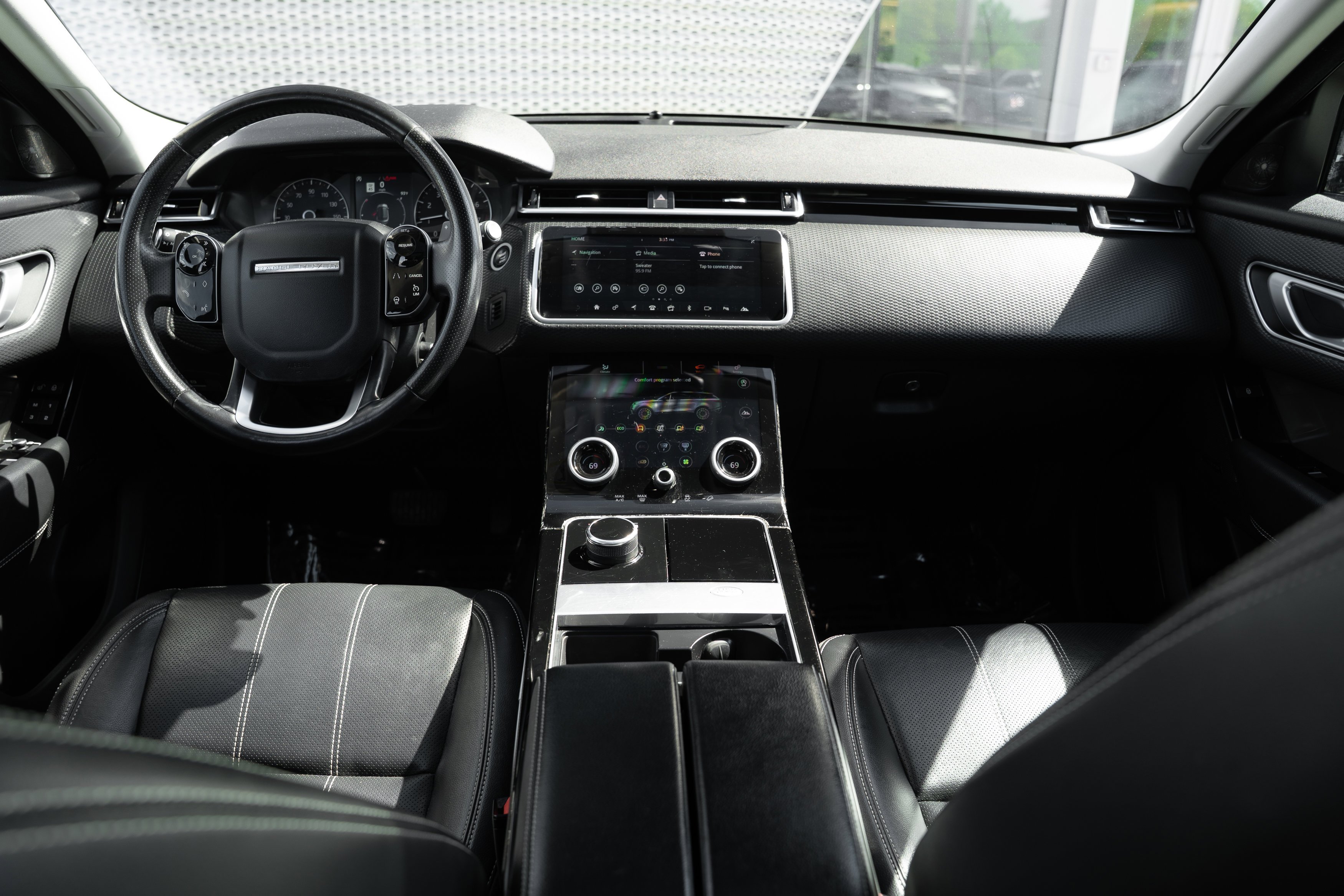 Used 2020 Santorini Black Metallic Land Rover S image 8