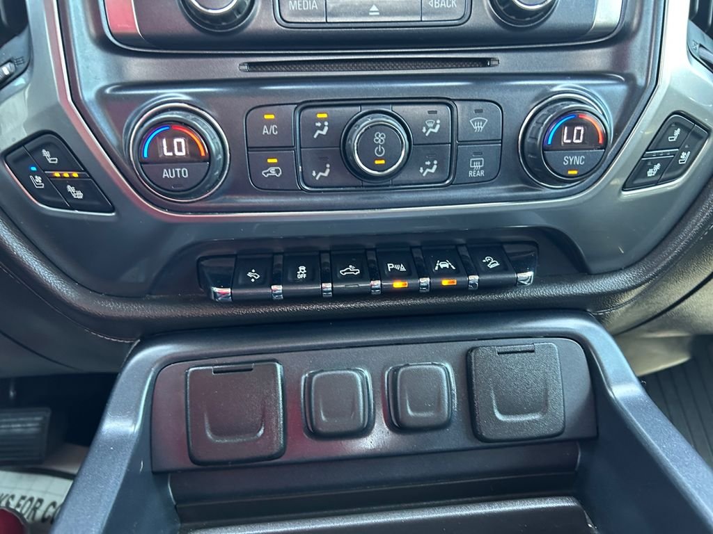 Used 2018  Chevrolet LTZ image 30