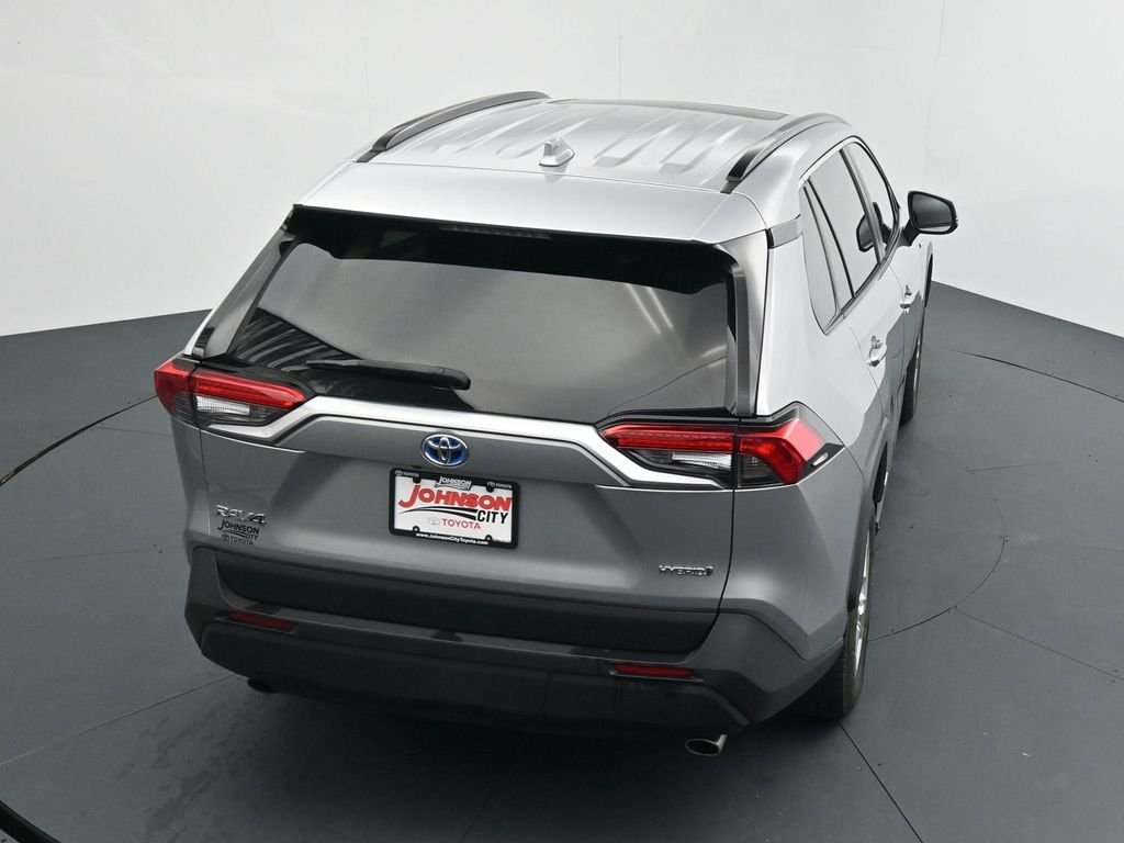 Used 2021 Silver Toyota XLE image 25