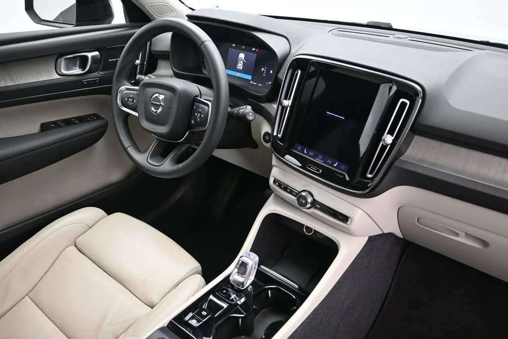 Certified Used 2023 Blue Volvo Ultimate image 17