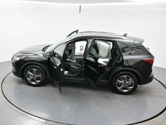Used 2025 Agate Black Metal Ford ST-Line image 39