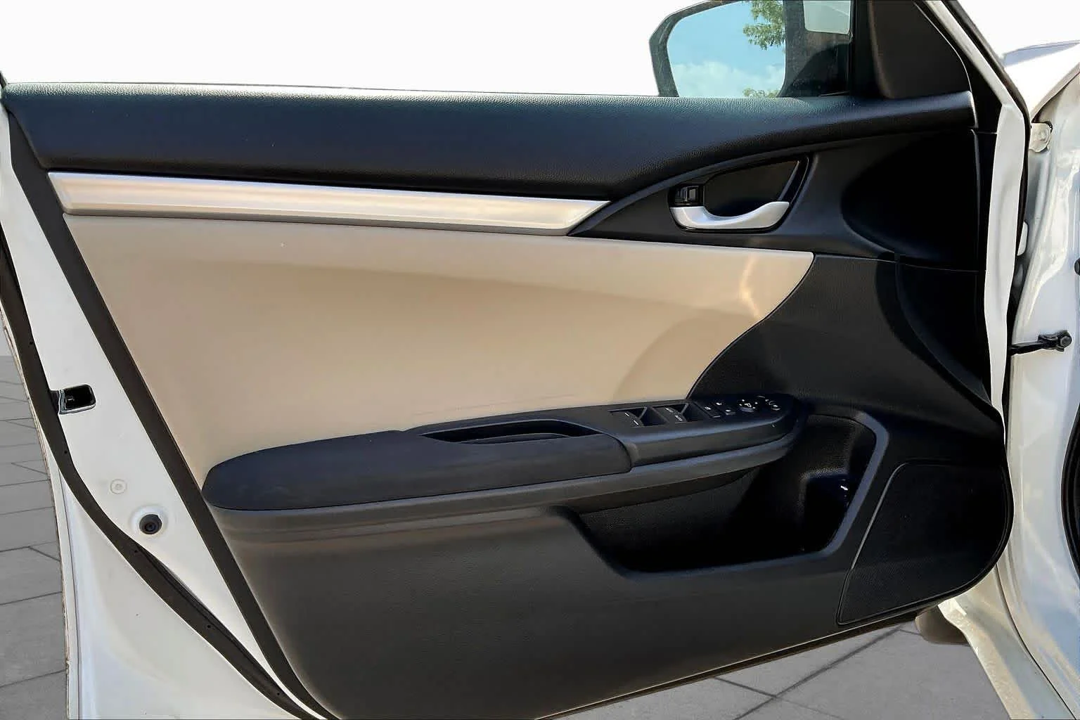 Used 2017 Taffeta White Honda LX image 21
