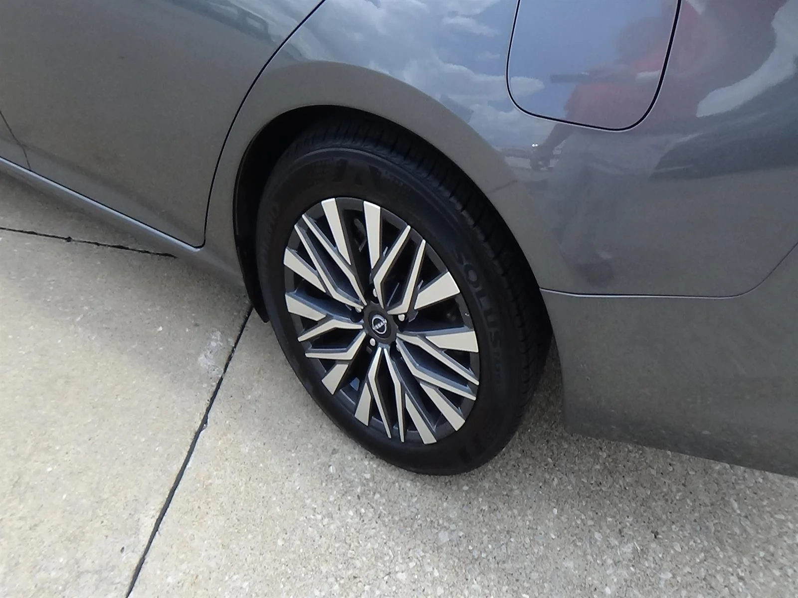 Used 2025 Gun Metallic (kad) Nissan 2.5 SV image 9
