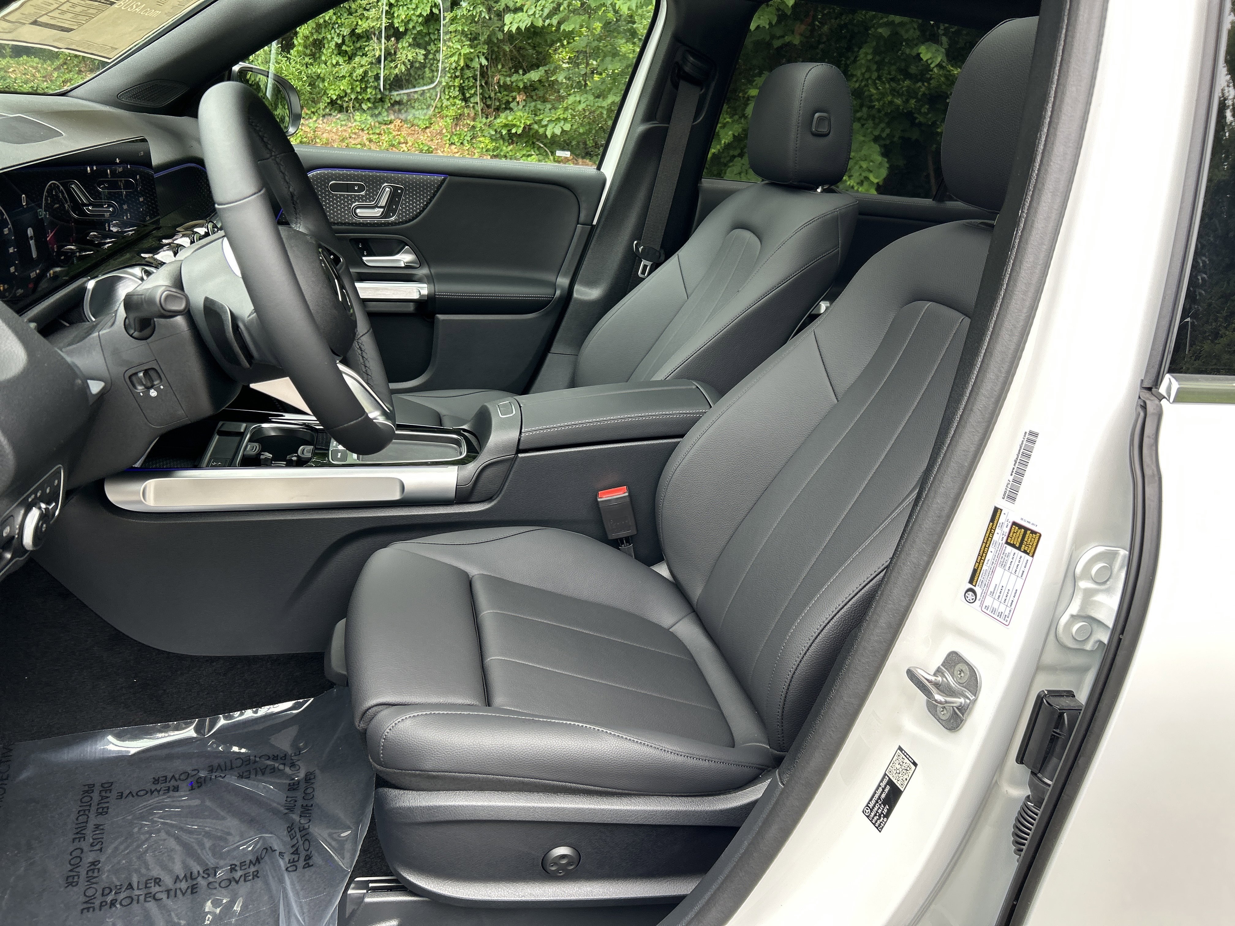 New 2026 Polar White Mercedes-Benz GLB 250 4MATIC® SUV image 30