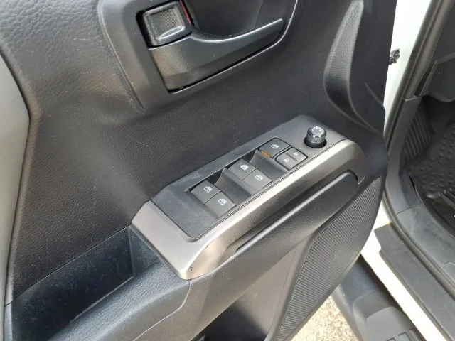 2020 Toyota Tacoma SR5 - Photo 15