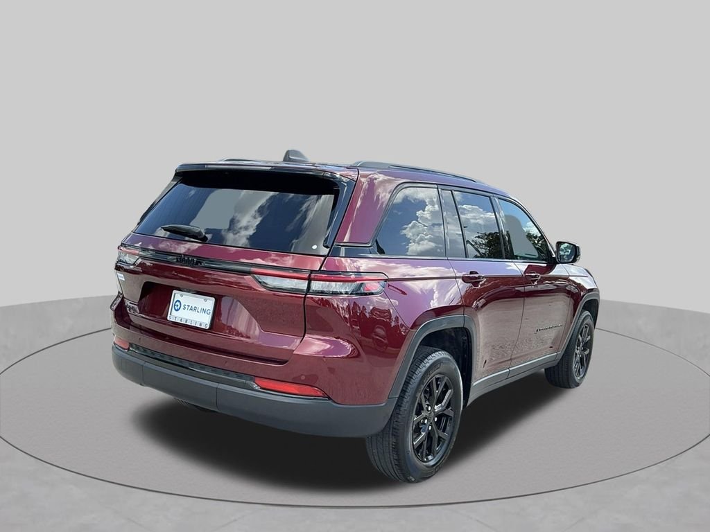 Used 2024 Red Jeep Altitude image 7