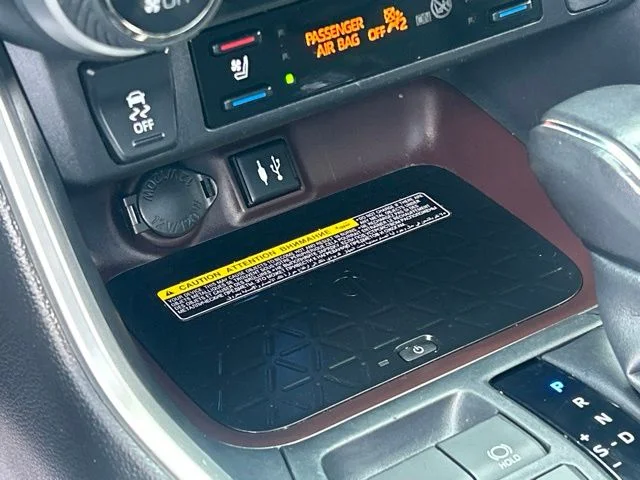 Used 2019  Toyota Limited image 65