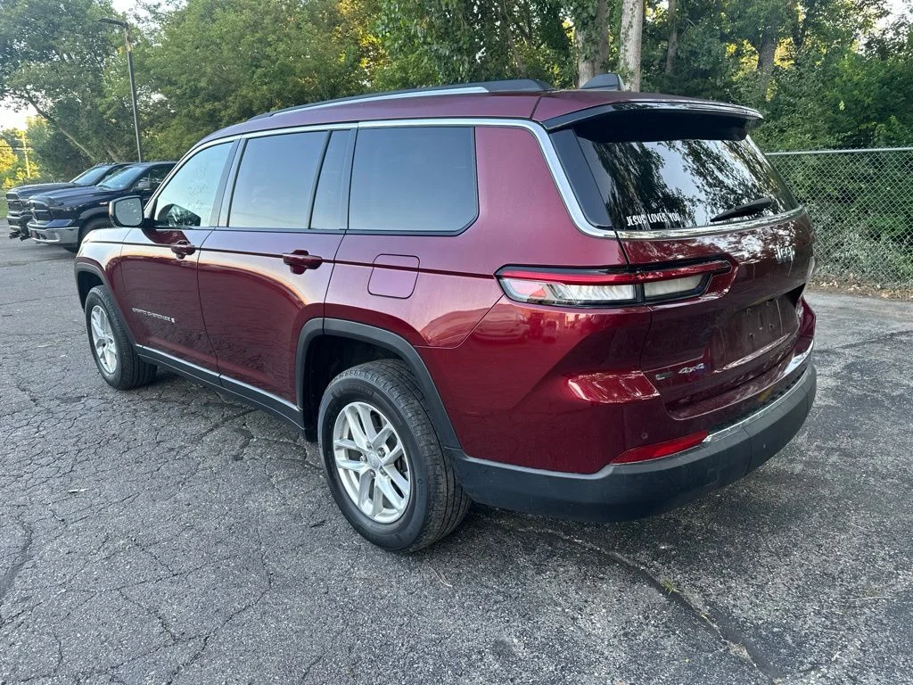 Used 2022 Red Jeep Laredo image 2
