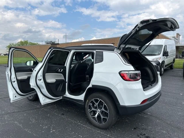 Used 2024 White Jeep Limited image 21