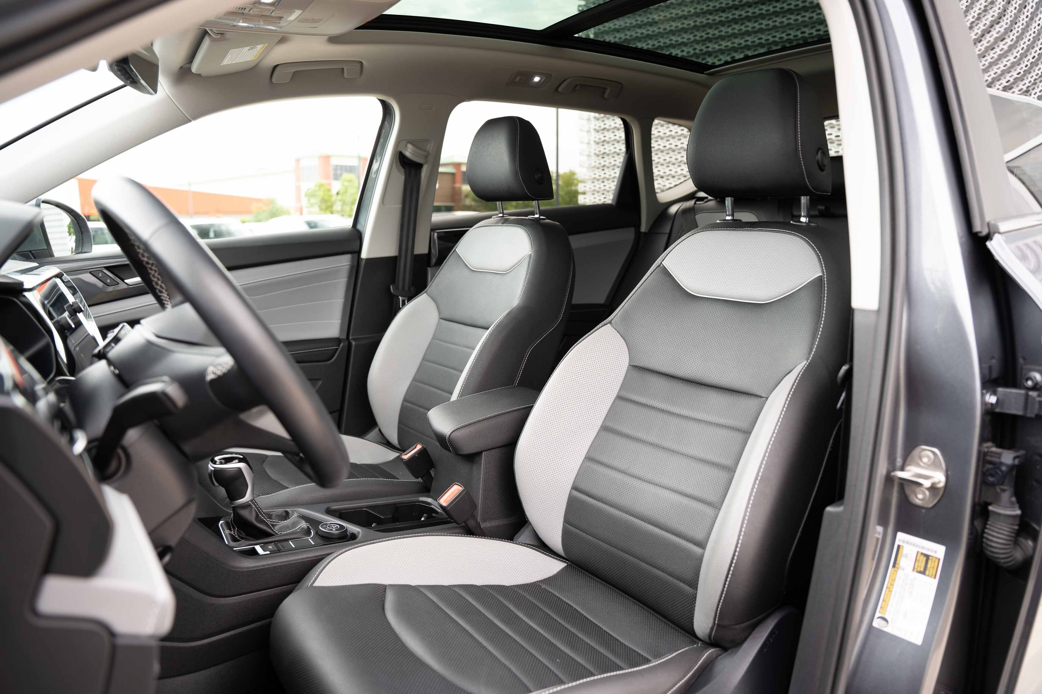 Used 2024 Platinum Gray Metallic Volkswagen SEL image 19