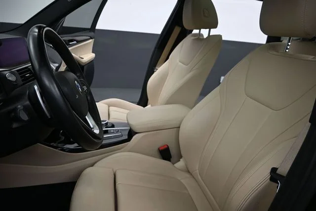 Used 2021 Black BMW sDrive30i image 19