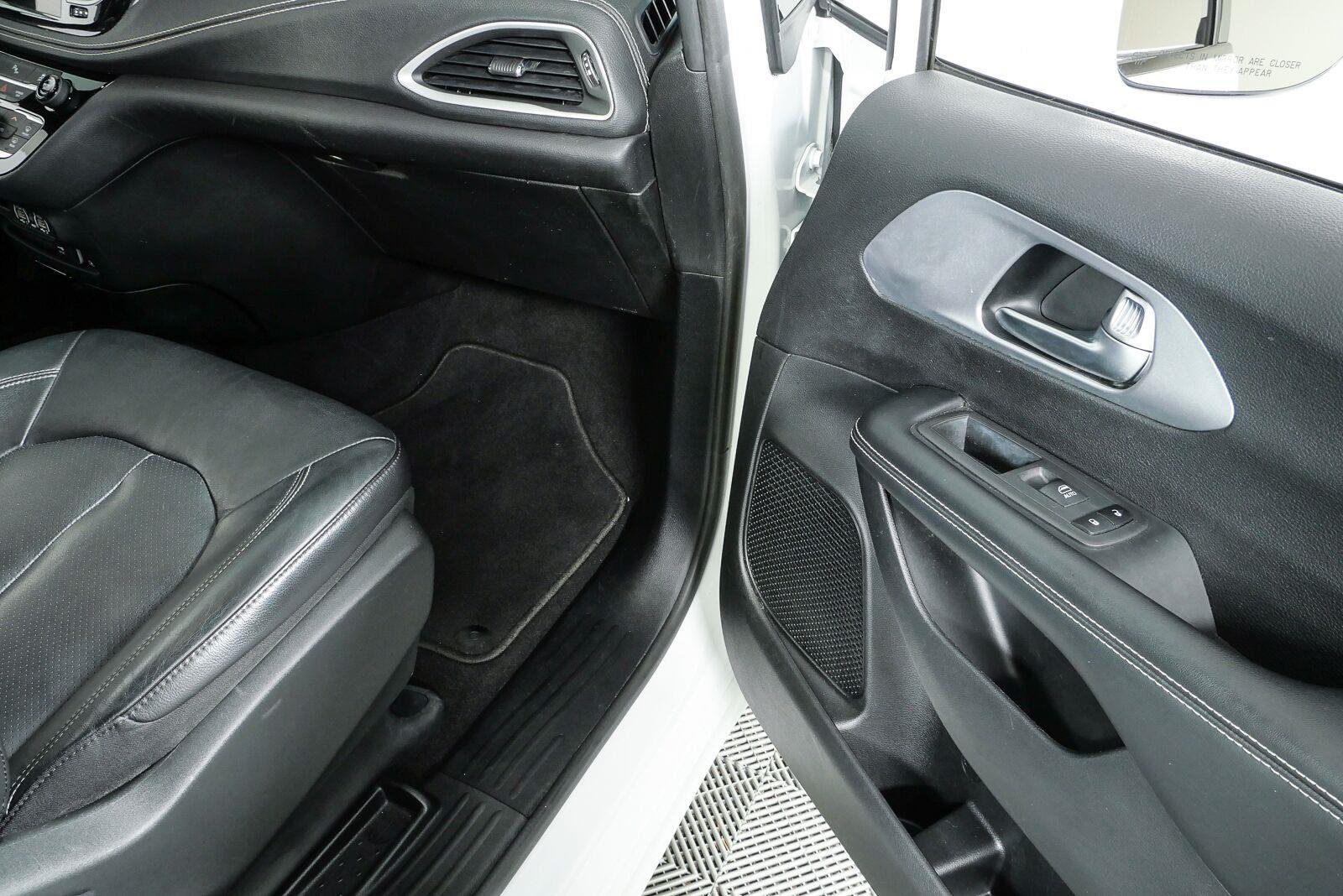 Used 2022 Bright White Clearcoat Chrysler Hybrid Touring L image 23