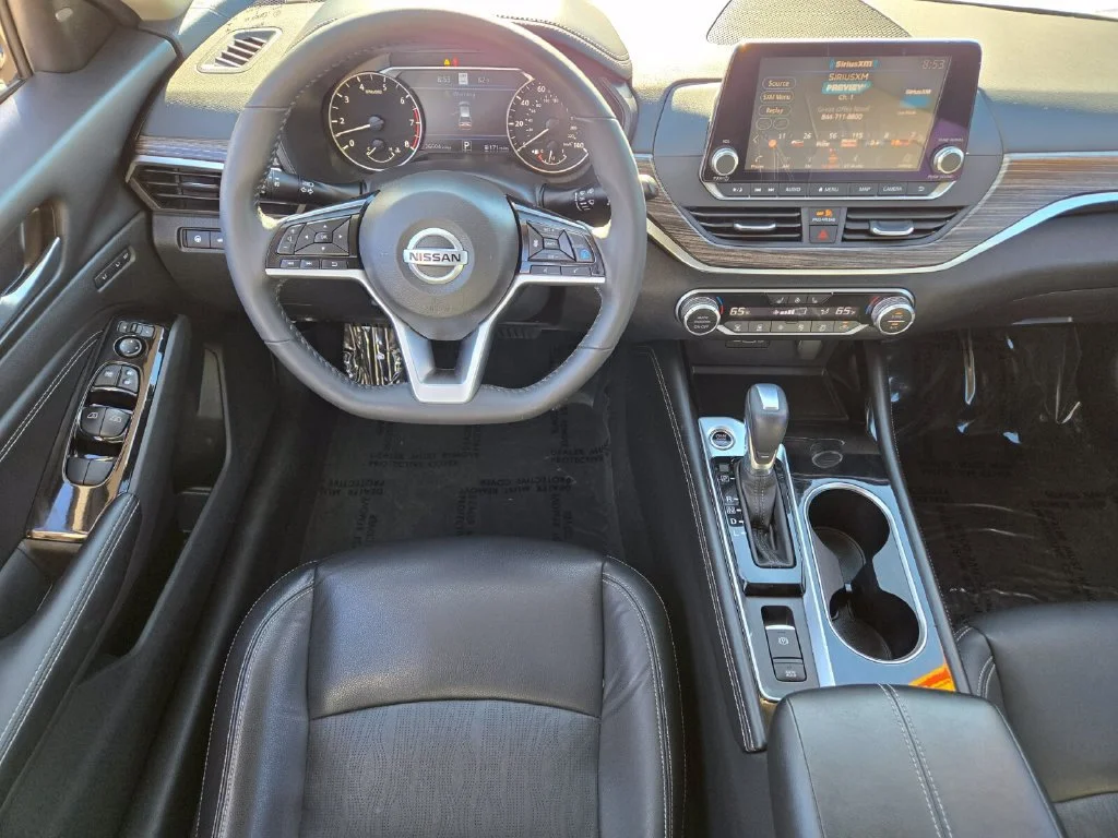 Used 2022 Pearl White Trico Nissan 2.5 Platinum image 12