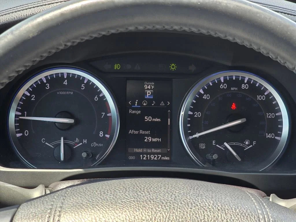 Used 2016  Toyota XLE V6 image 8