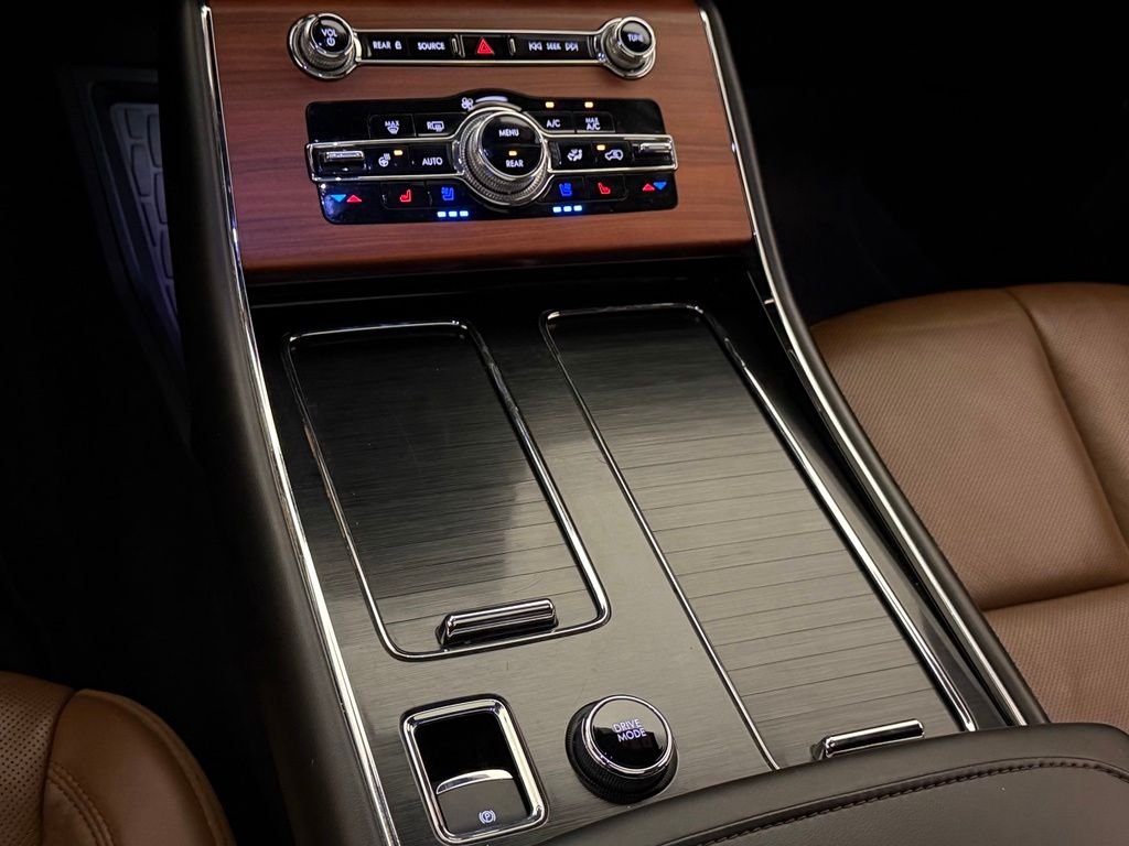 Used 2021 Ceramic Pearl Lincoln Reserve image 38