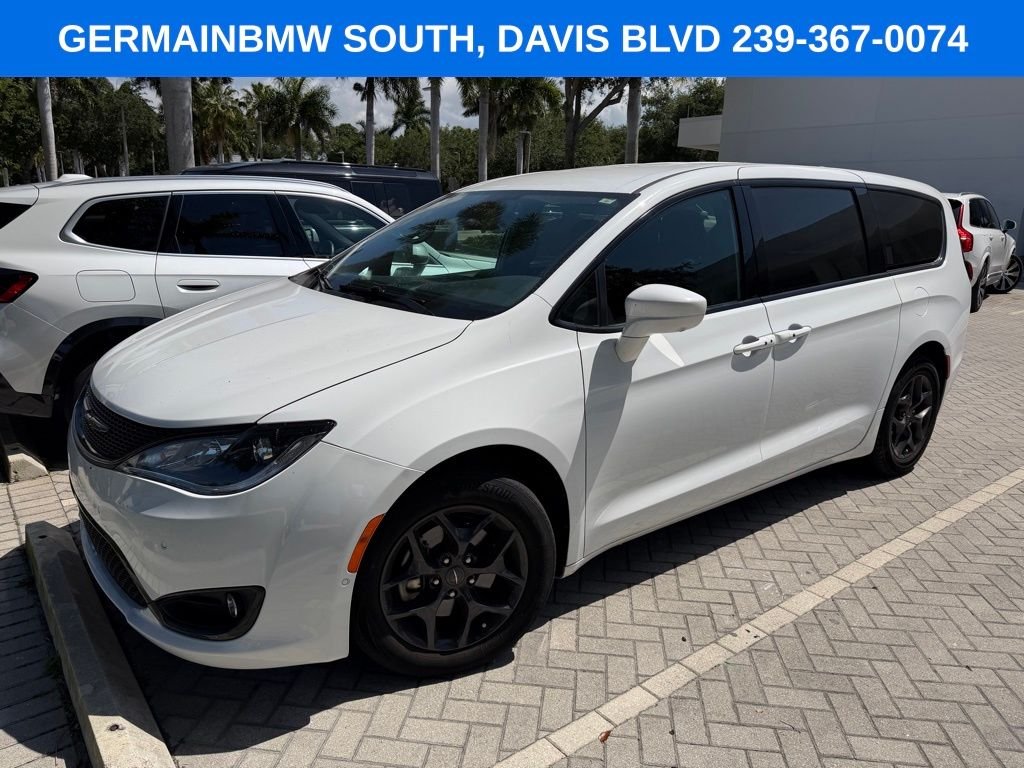2019 Chrysler Pacifica Touring Plus's photo