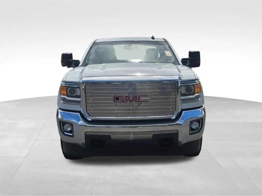 Used 2018 White GMC SLE image 2