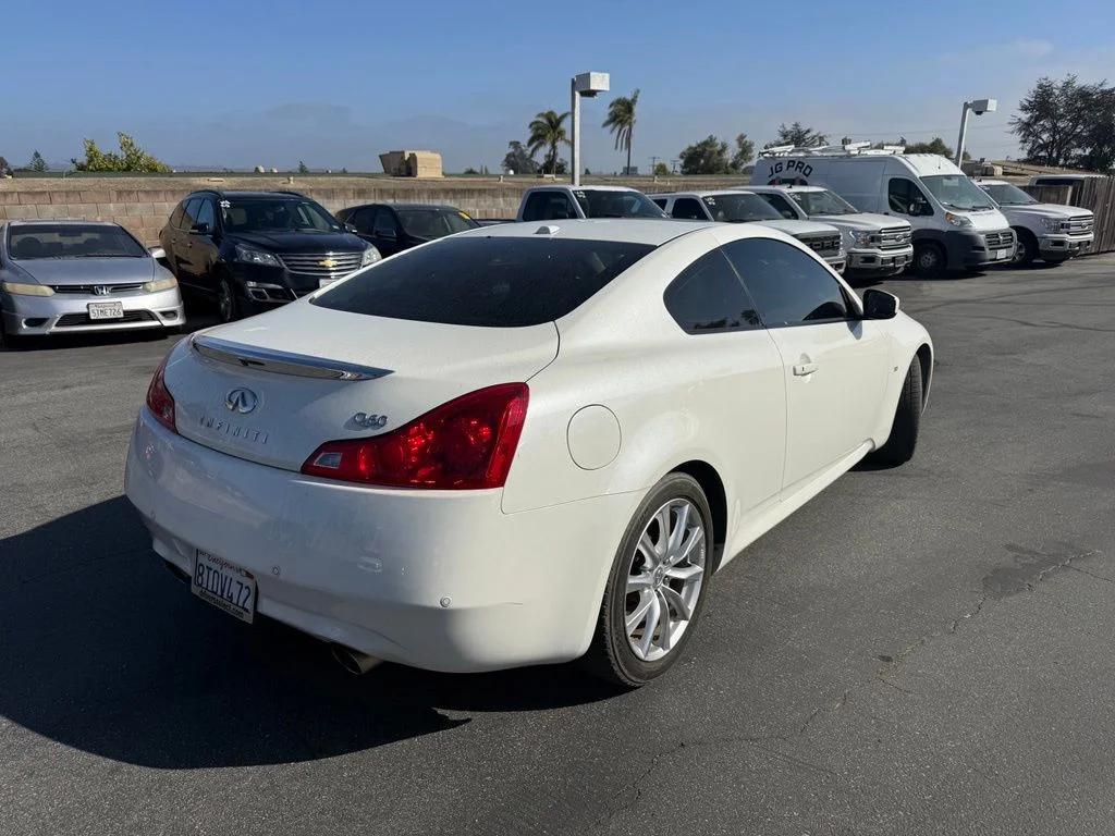 Used 2015 White INFINITI Journey image 2