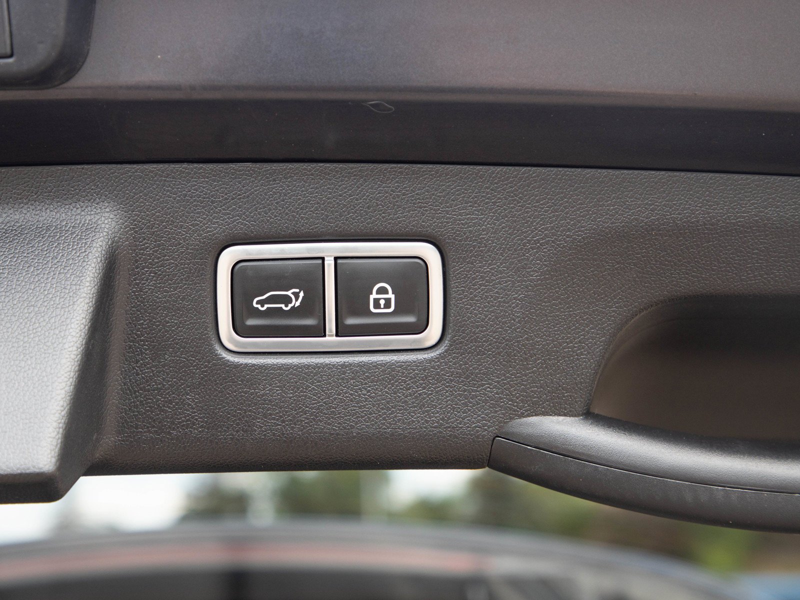 Used 2023 Platinum Graphite Kia EX image 18